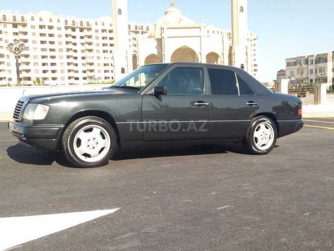 Mercedes E 220 1992, 294,000 km - 2.2 l - Bakı