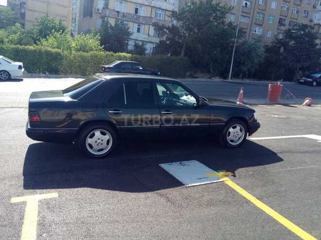 Mercedes E 220 1992, 294,000 km - 2.2 l - Bakı