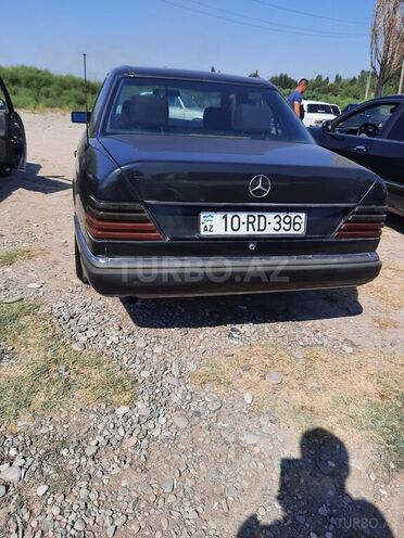 Mercedes E 200 1992, 564,646 km - 2.0 l - Bərdə