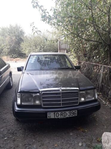 Mercedes E 200 1992, 564,646 km - 2.0 l - Bərdə
