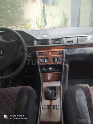 Mercedes E 200 1992, 564,646 km - 2.0 l - Bərdə