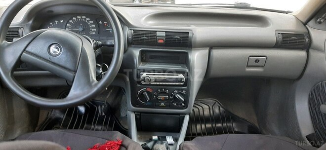 Opel Antara 1995, 352,000 km - 1.6 л - Sumqayıt