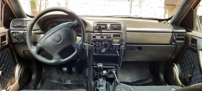 Opel Vectra 1995, 300,000 km - 1.8 l - Zaqatala