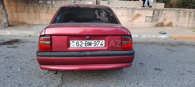 Opel Vectra 1995, 300,000 km - 1.8 l - Zaqatala