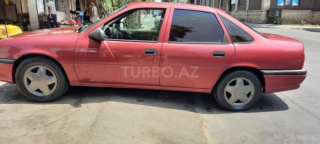 Opel Vectra 1995, 300,000 km - 1.8 l - Zaqatala