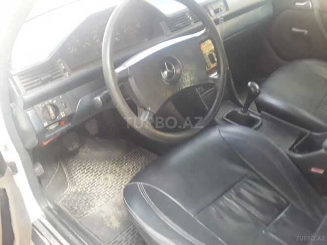 Mercedes E 200 1989, 584,141 km - 2.0 l - Astara