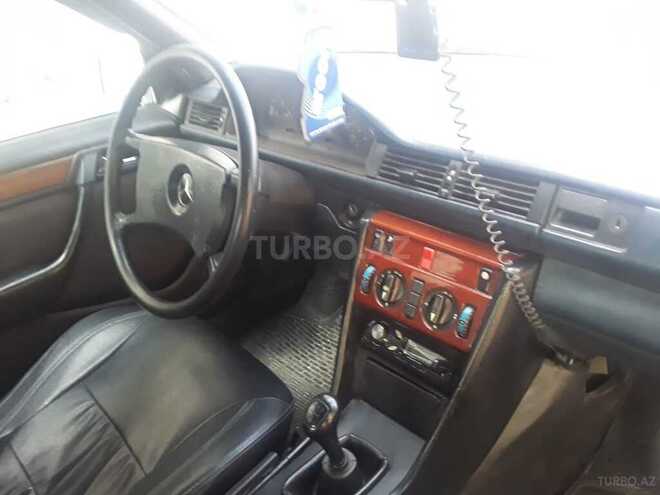 Mercedes E 200 1989, 584,141 km - 2.0 l - Astara
