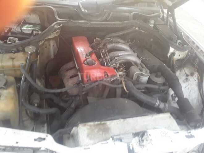Mercedes E 200 1989, 584,141 km - 2.0 l - Astara
