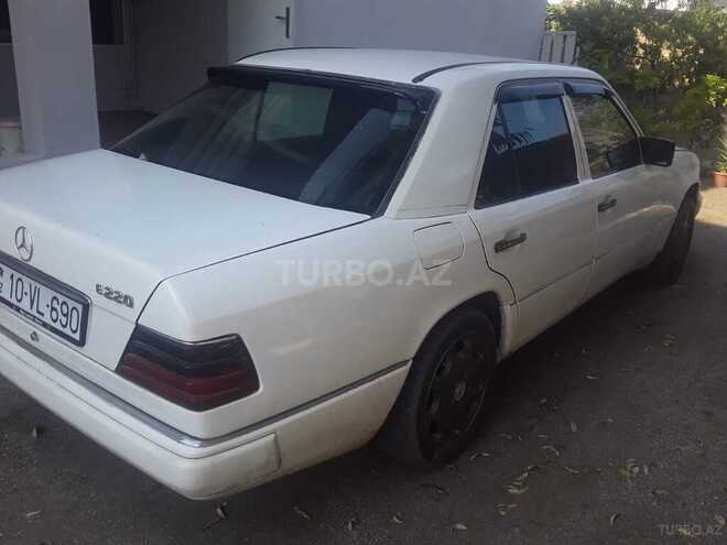 Mercedes E 200 1989, 584,141 km - 2.0 l - Astara