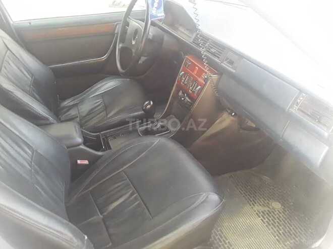 Mercedes E 200 1989, 584,141 km - 2.0 l - Astara