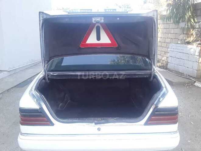Mercedes E 200 1989, 584,141 km - 2.0 l - Astara