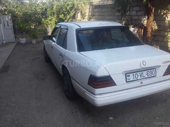 Mercedes E 200 1989, 584,141 km - 2.0 l - Astara