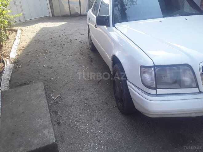 Mercedes E 200 1989, 584,141 km - 2.0 l - Astara
