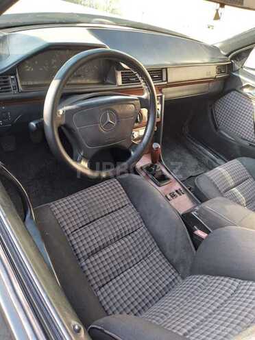 Mercedes E 250 1992, 550,000 km - 0.3 l - Quba
