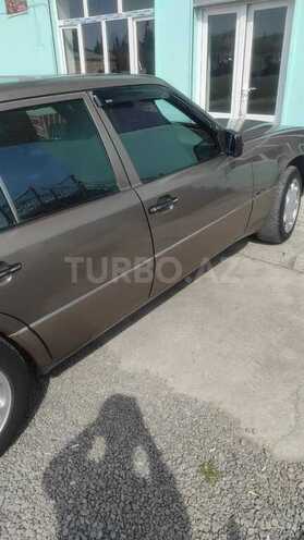 Mercedes E 200 1990, 35,000 km - 0.2 l - Gəncə