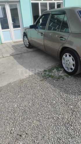 Mercedes E 200 1990, 35,000 km - 0.2 l - Gəncə