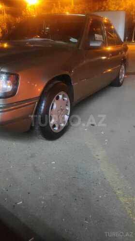 Mercedes E 200 1990, 35,000 km - 0.2 l - Gəncə