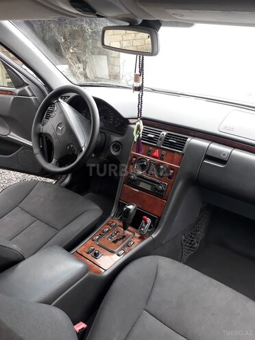 Mercedes E 240 2001, 300,000 km - 2.6 l - Bakı