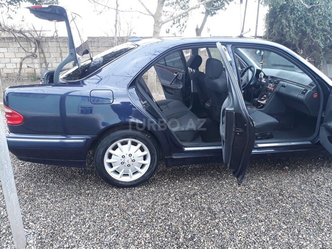 Mercedes E 240 2001, 300,000 km - 2.6 l - Bakı