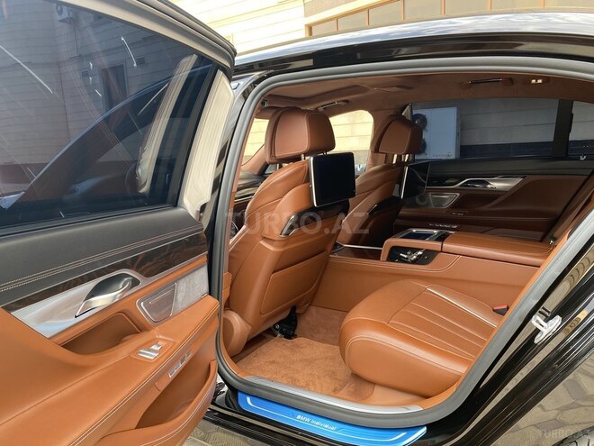 BMW 750 2017, 82,000 km - 4.4 l - Bakı