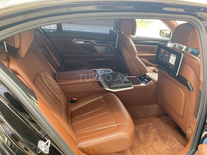 BMW 750 2017, 82,000 km - 4.4 l - Bakı