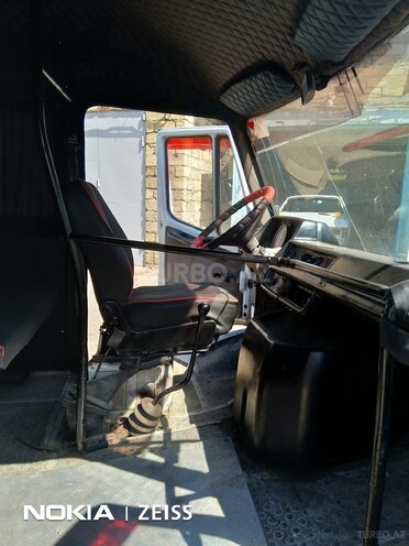 Mercedes 208 D 1990, 275,000 km - 2.3 l - Sumqayıt