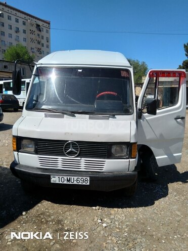 Mercedes 208 D 1990, 275,000 km - 2.3 l - Sumqayıt