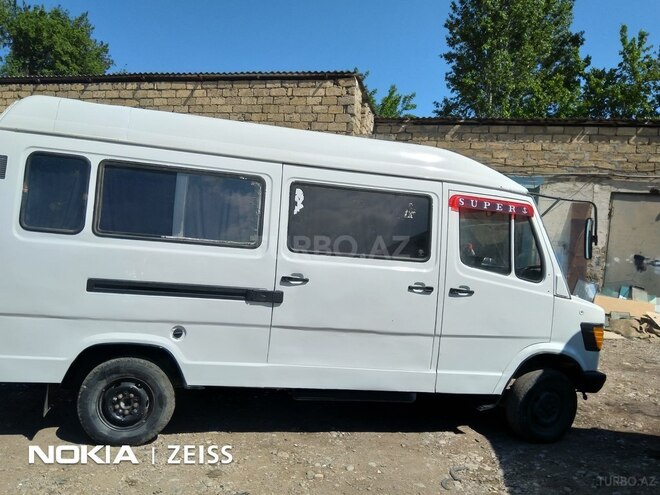 Mercedes 208 D 1990, 275,000 km - 2.3 l - Sumqayıt