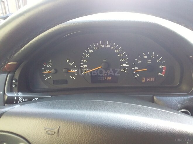 Mercedes E 240 2001, 218,460 km - 2.4 л - Bakı