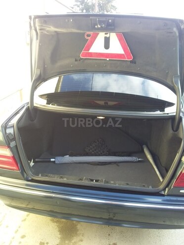 Mercedes E 240 2001, 218,460 km - 2.4 л - Bakı