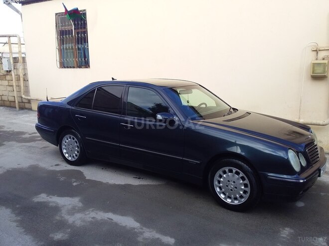Mercedes E 240 2001, 218,460 km - 2.4 л - Bakı