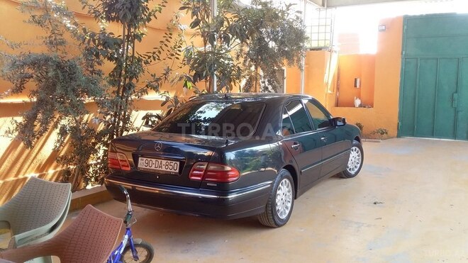 Mercedes E 240 2001, 218,460 km - 2.4 л - Bakı