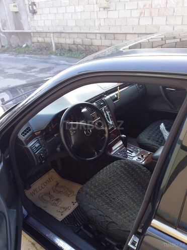 Mercedes E 240 2001, 218,460 km - 2.4 л - Bakı
