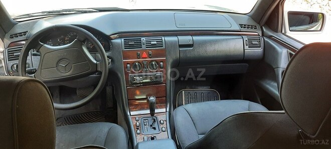 Mercedes E 230 1997, 322,000 km - 2.3 л - Şəki