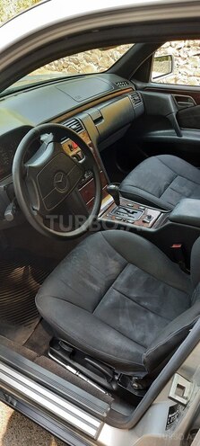 Mercedes E 230 1997, 322,000 km - 2.3 л - Şəki