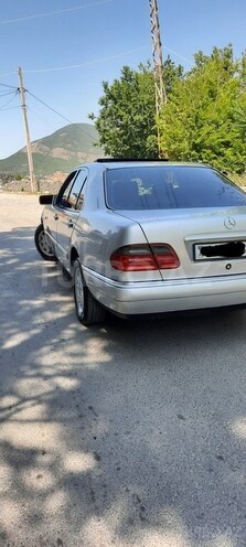 Mercedes E 230 1997, 322,000 km - 2.3 л - Şəki