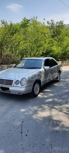 Mercedes E 230 1997, 322,000 km - 2.3 л - Şəki