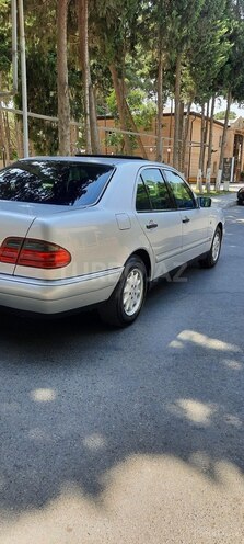 Mercedes E 230 1997, 322,000 km - 2.3 л - Şəki