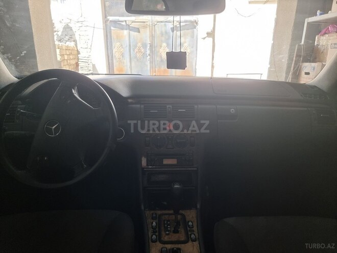 Mercedes E 220 1999, 306,583 km - 2.2 l - Bakı