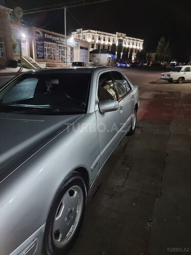 Mercedes E 220 1999, 306,583 km - 2.2 l - Bakı