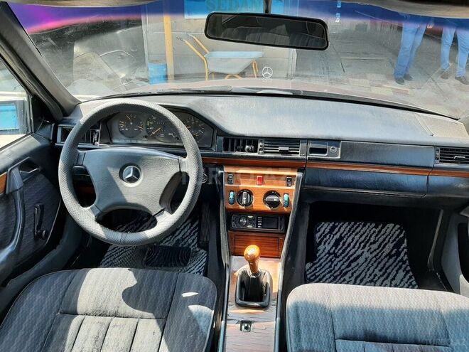 Mercedes E 250 1992, 250,000 km - 2.5 l - Bakı