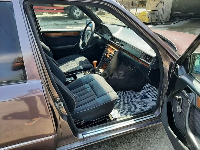 Mercedes E 250 1992, 250,000 km - 2.5 l - Bakı