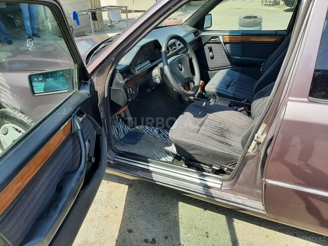 Mercedes E 250 1992, 250,000 km - 2.5 l - Bakı