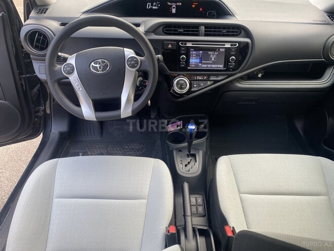 Toyota Prius C 2017, 88,000 km - 1.5 l - Bakı