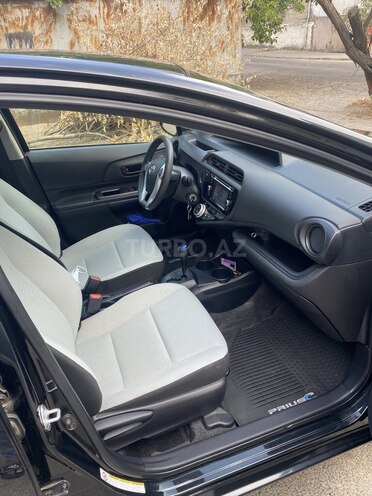 Toyota Prius C 2017, 88,000 km - 1.5 l - Bakı