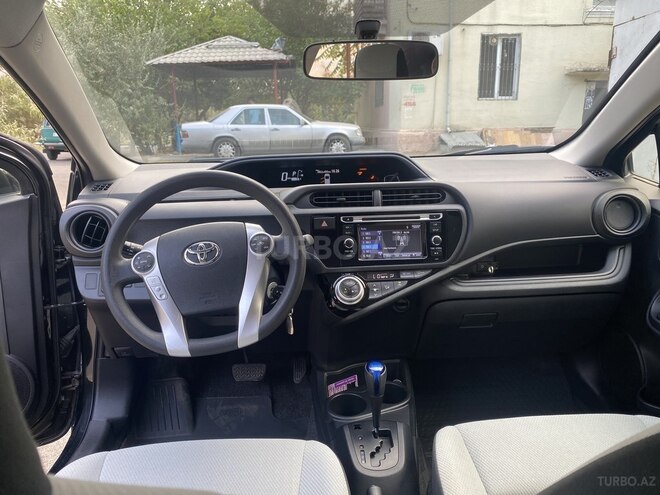 Toyota Prius C 2017, 88,000 km - 1.5 l - Bakı