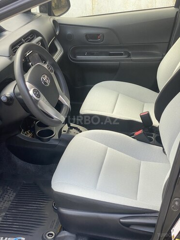 Toyota Prius C 2017, 88,000 km - 1.5 l - Bakı