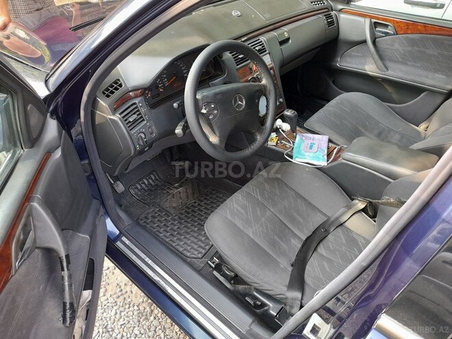 Mercedes E 220 1999, 228,000 km - 2.2 l - Bakı