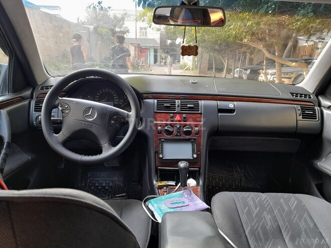 Mercedes E 220 1999, 228,000 km - 2.2 l - Bakı