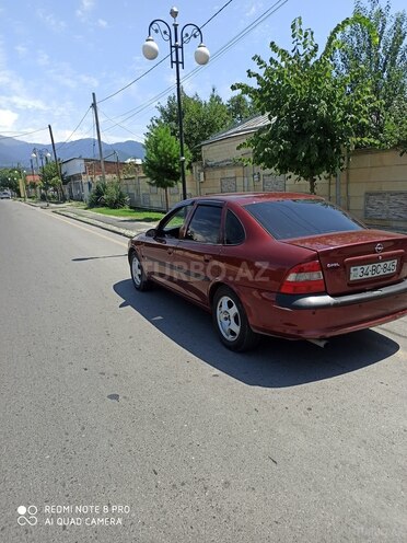 Opel Vectra 1996, 350,000 km - 1.6 l - Qax